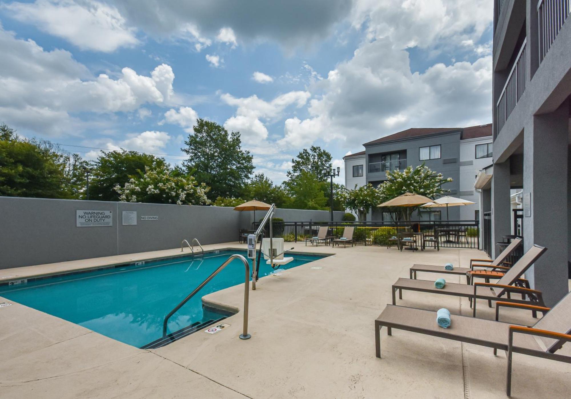 Courtyard By Marriott Charlotte Matthews Hotel Exterior photo